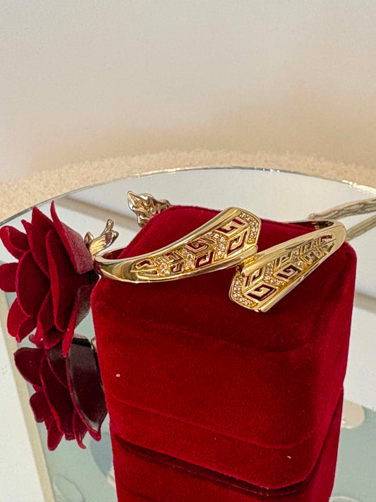 Bangle bracelet