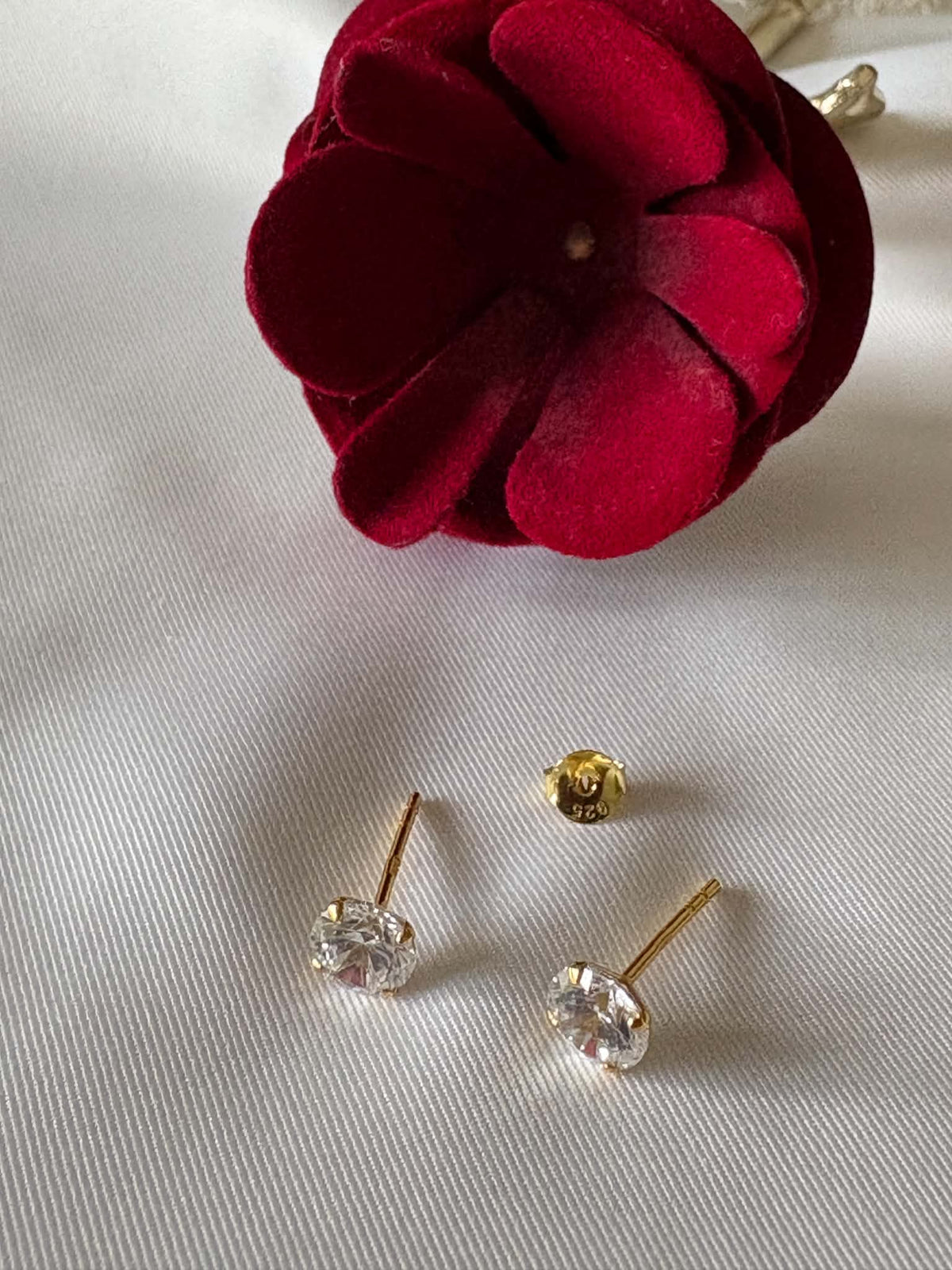 Round crystal earrings