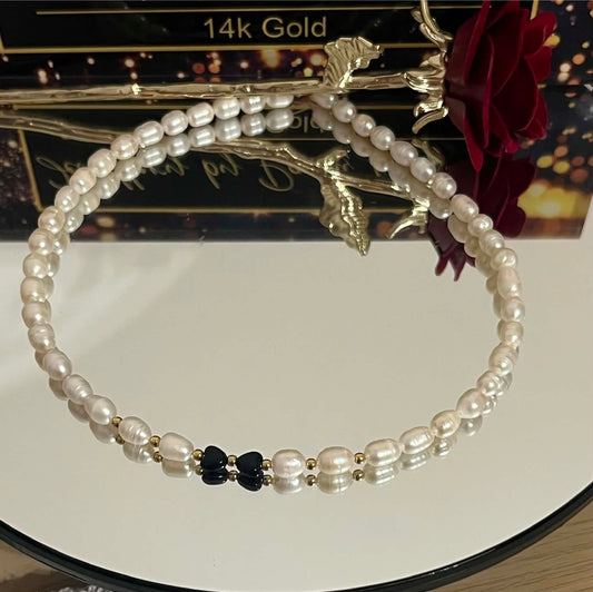 Black bow pearl necklace
